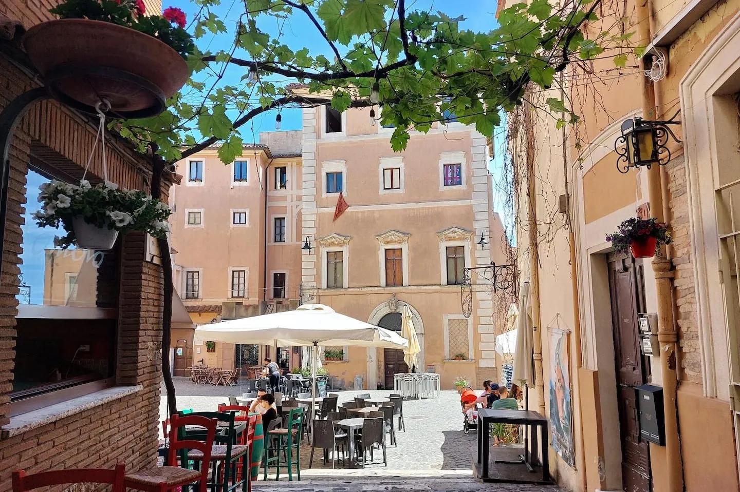 Piazza del borgo medievale di Nettuno